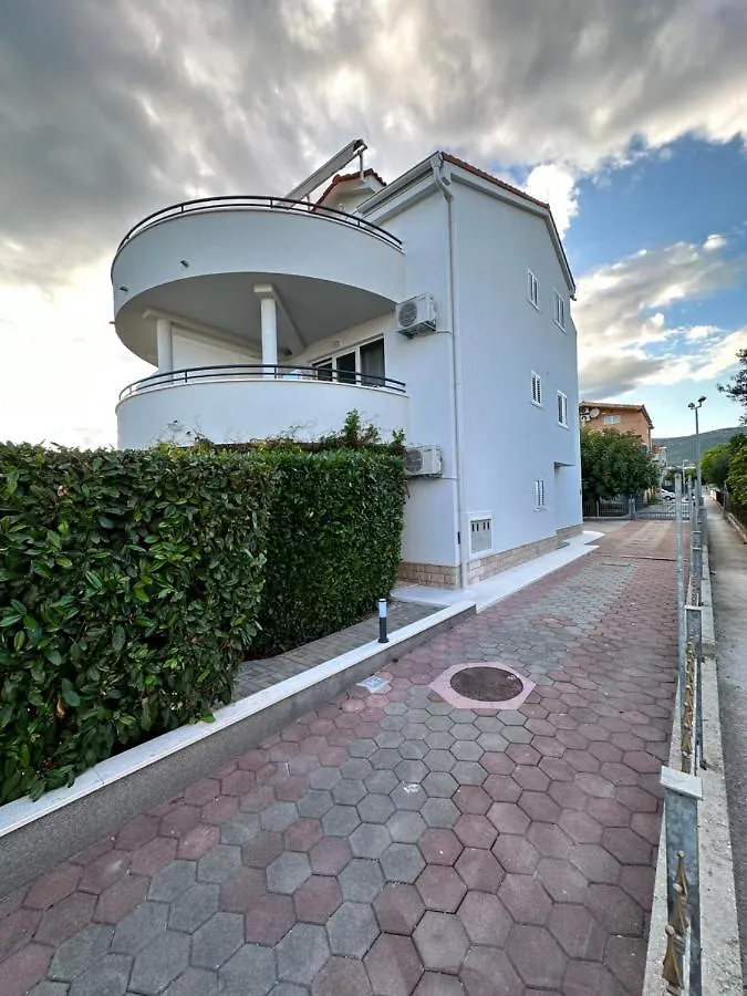 Apartments Villa Ohana Kaštela